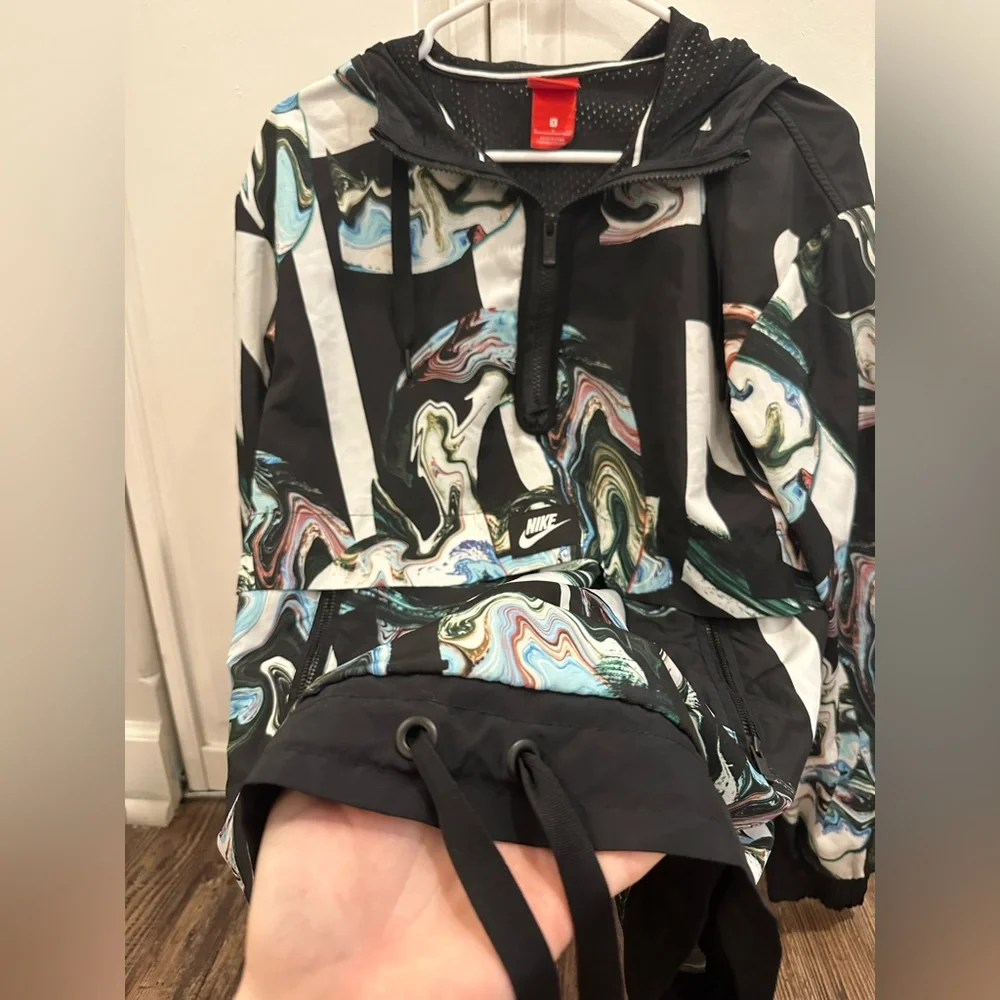 UNISEX NIKE WINDBREAKER !!